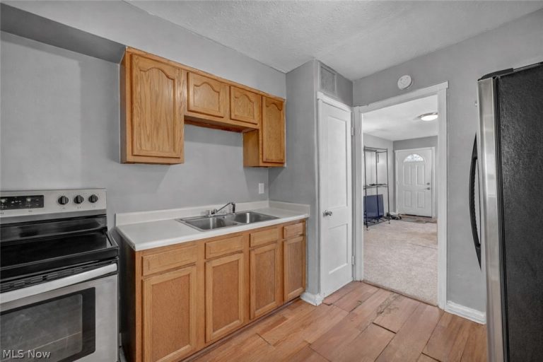 12309 Brookfield Avenue, Cleveland, OH - Photo 8