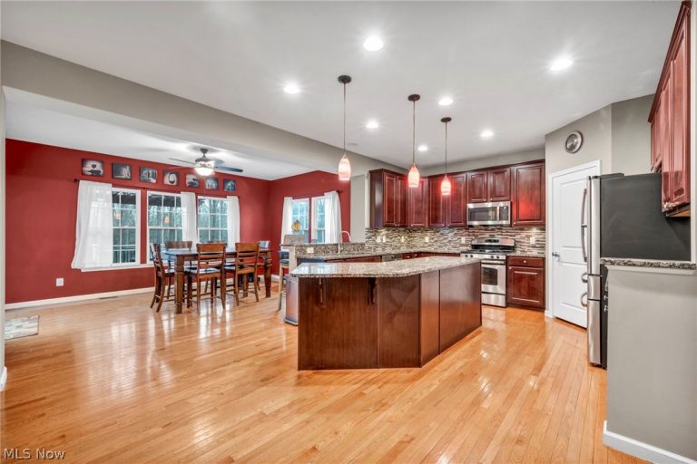 5600 Longridge Drive, Seven Hills, OH - Photo 8