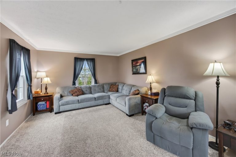 30 Chelmsford Drive, Aurora, OH - Photo 4