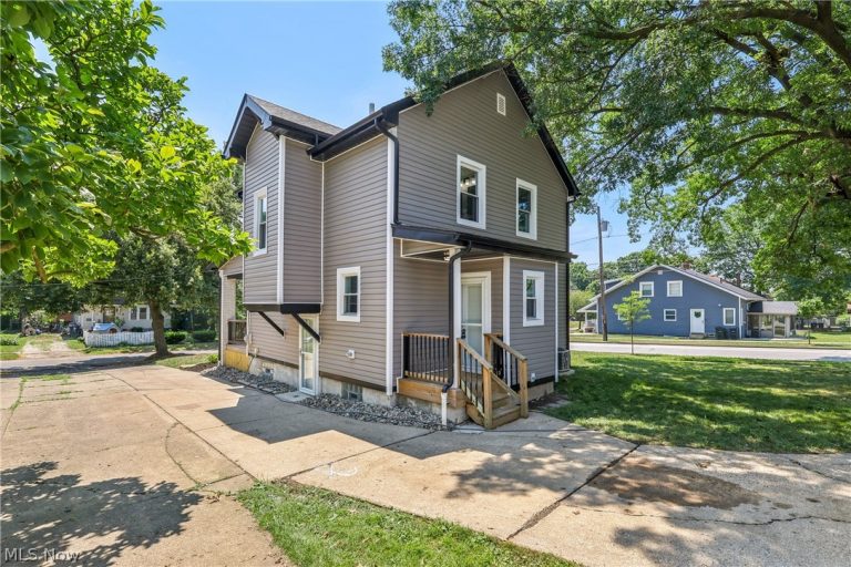 1551 Preston Avenue, Akron, OH - Photo 4