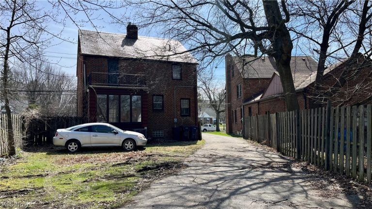 3965 Monticello Boulevard, Cleveland Heights, OH - Photo 5