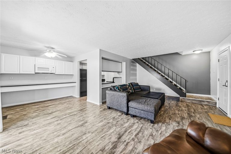 7981 Carriage Circle #B, Mentor, OH - Photo 4