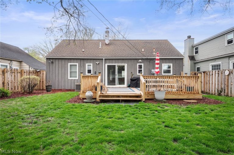 121 Beck Road, Avon Lake, OH - Photo 3