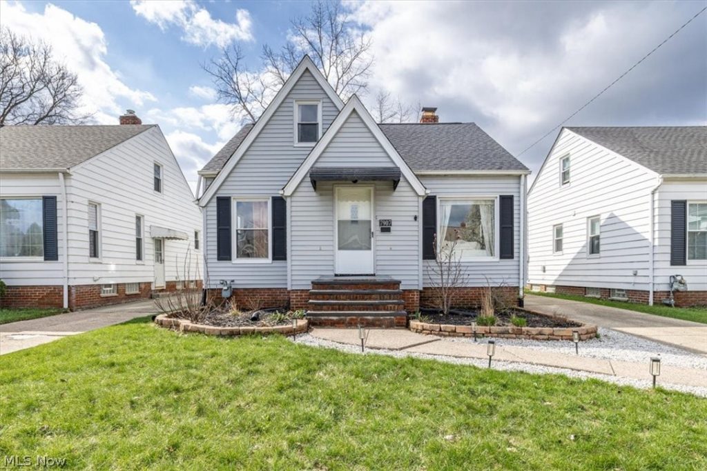 7907 Renwood Drive, Parma, OH