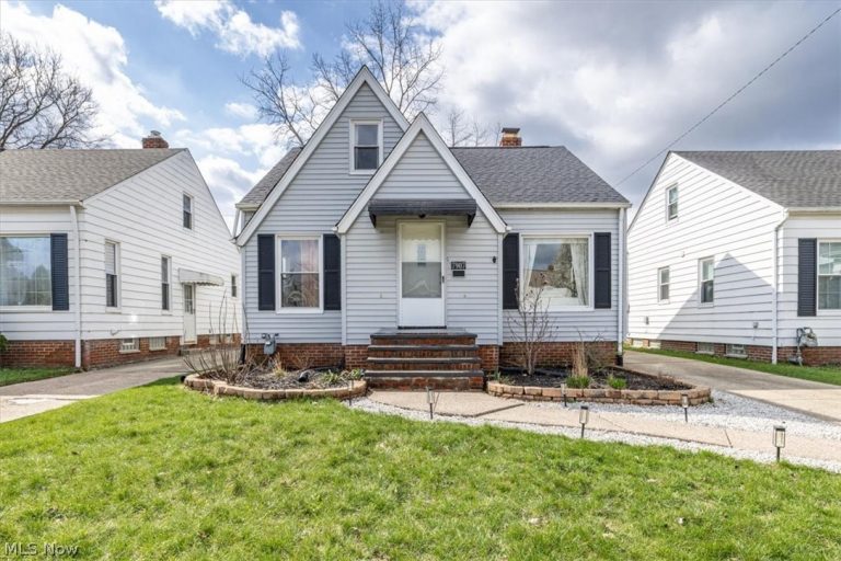 7907 Renwood Drive, Parma, OH, 44129