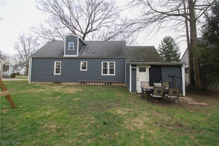 3628 Hopkins Road, Youngstown, OH - Photo 2