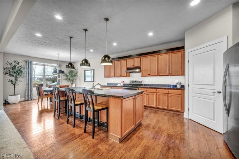 38475 Kingsbury Drive, North Ridgeville, OH - Photo 3