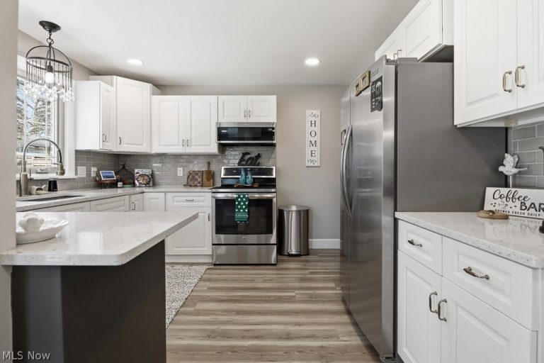 2625 Belleflower Drive, Alliance, OH - Photo 6