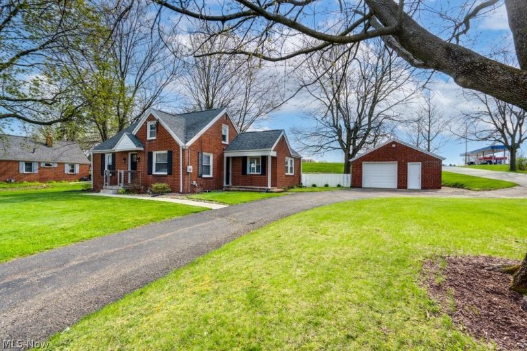 12700 Bixler Avenue, Hartville, OH - Photo 3