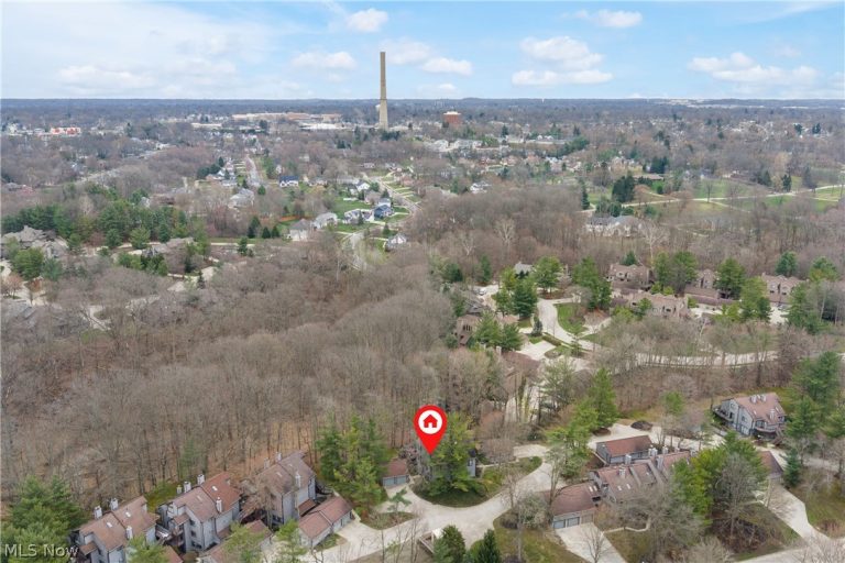 2141 Pinebrook Trail, Cuyahoga Falls, OH - Photo 2