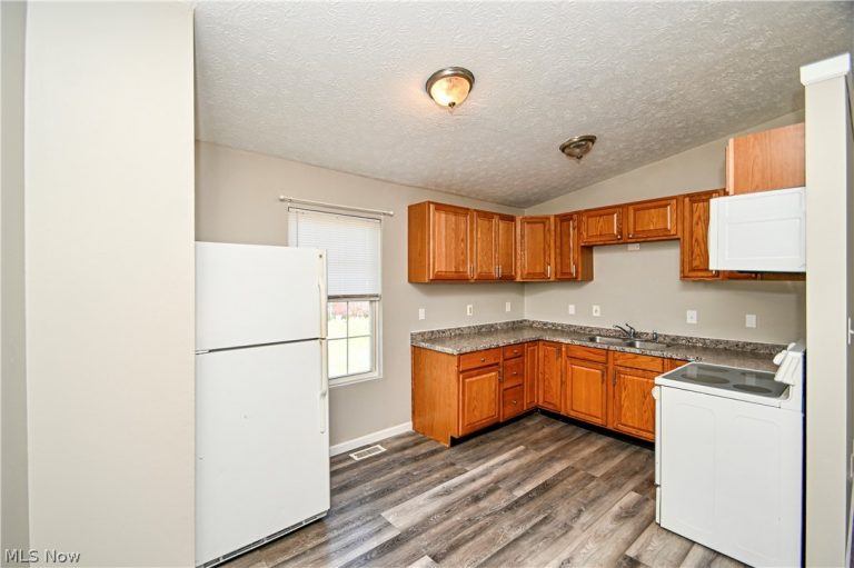 1240 Waterloo Road, Akron, OH - Photo 6