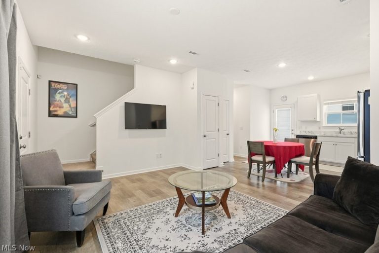 677 Crossings Lane, Akron, OH - Photo 4