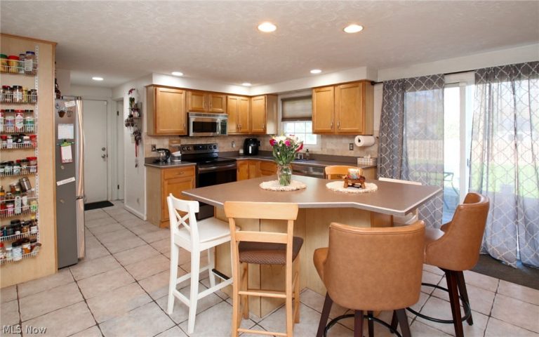 200 Briarbrook Court, Howland, OH - Photo 4