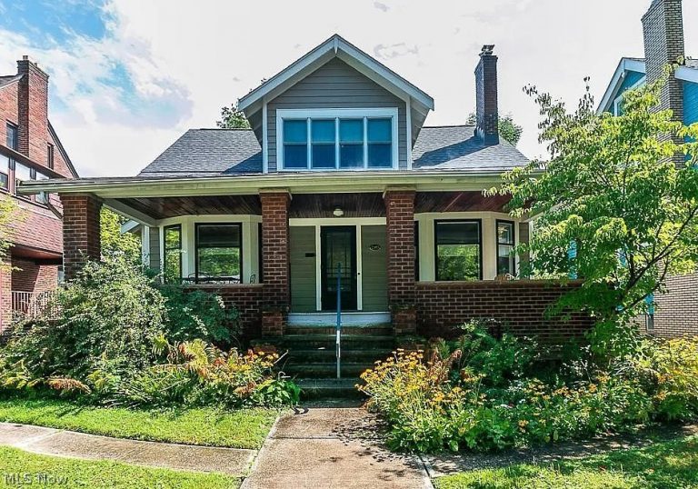 2593 Canterbury Road, Cleveland Heights, OH, 44118