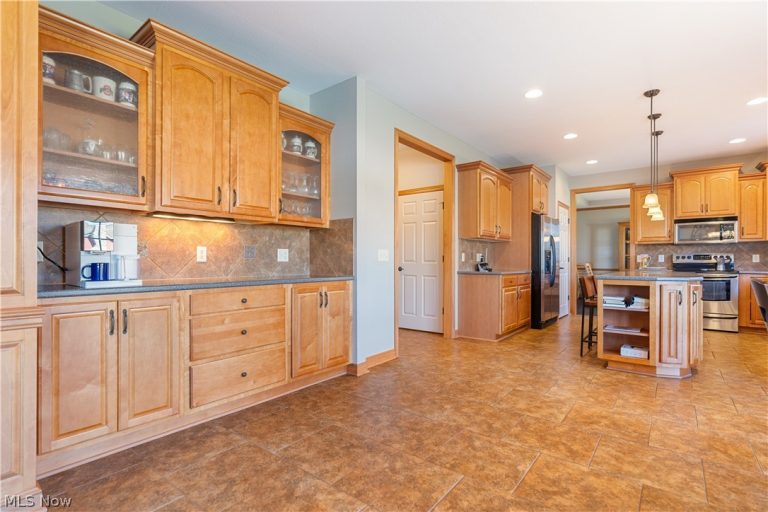 8811 Scotsbury Street, Massillon, OH - Photo 8