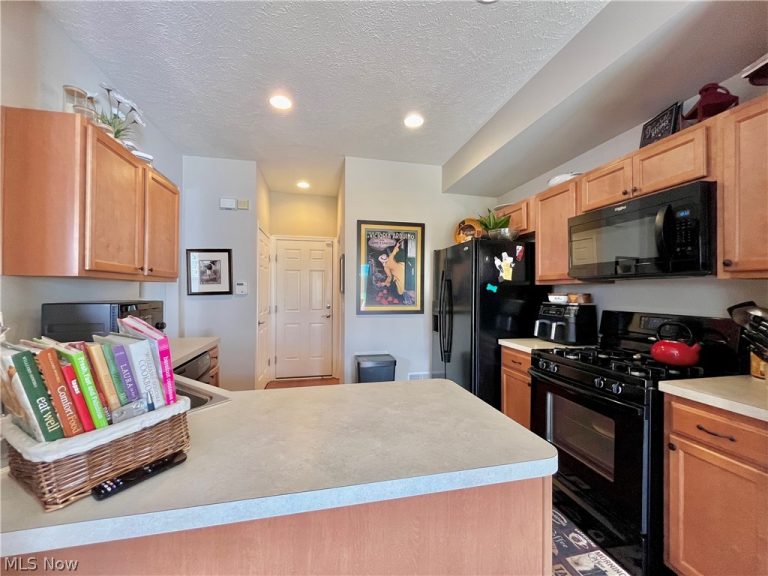 991 Croghan Way, Akron, OH - Photo 4