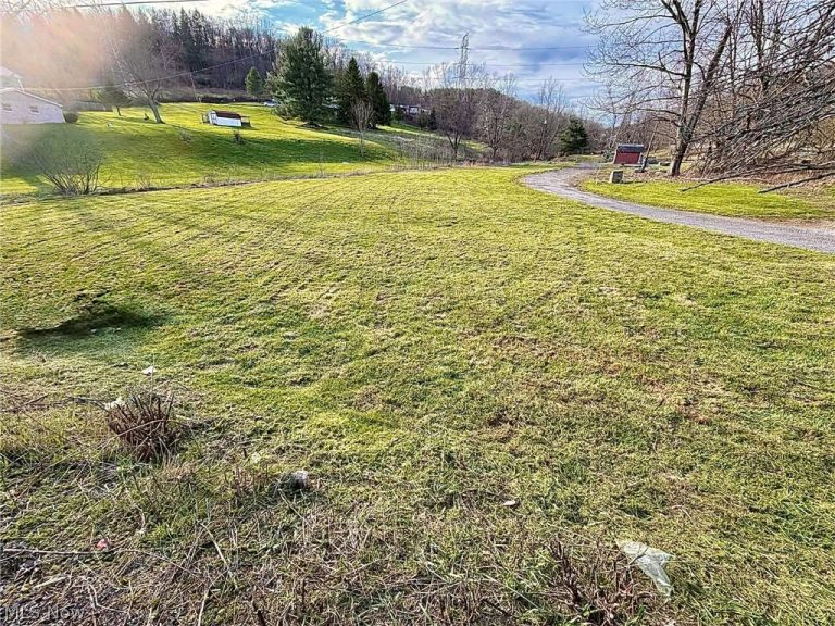 Veterans Boulevard, Chester, WV - Photo 5