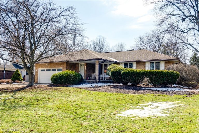 1196 Skyline Drive, Seven Hills, OH - Photo 3