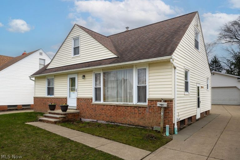 5372 Huron Road, Lyndhurst, OH - Photo 4