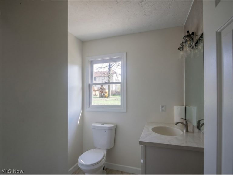 5196 Dickens Drive, Richmond Heights, OH - Photo 8