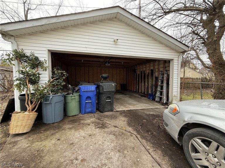 14202 Glendale Avenue, Cleveland, OH - Photo 5