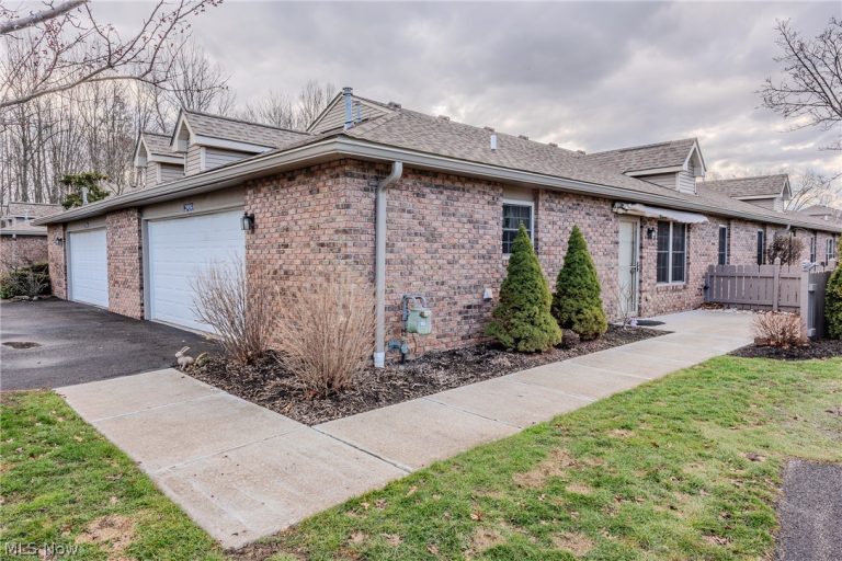 2904 Shakespeare Lane, Avon, OH - Photo 3