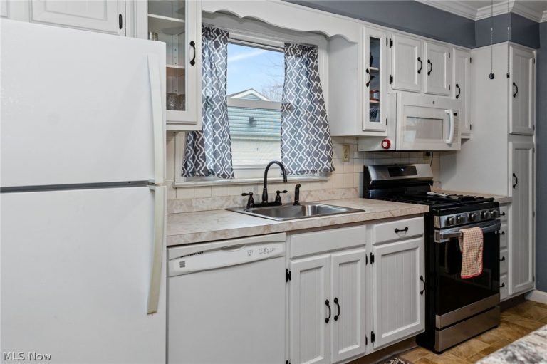 4 Lyndale Drive, Painesville Twp, OH - Photo 3