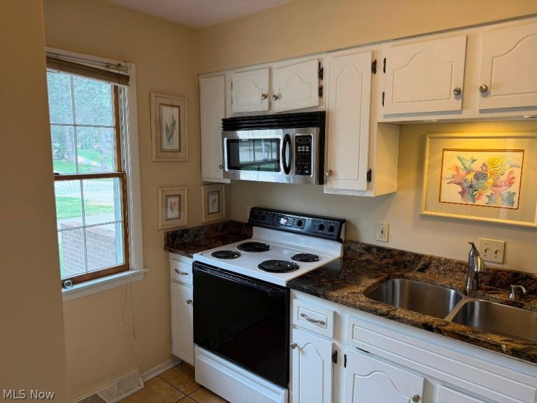 503 Oakmont Court, Wooster, OH - Photo 3