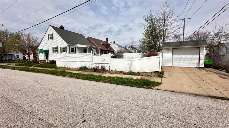 275 210th Street, Euclid, OH - Photo 3