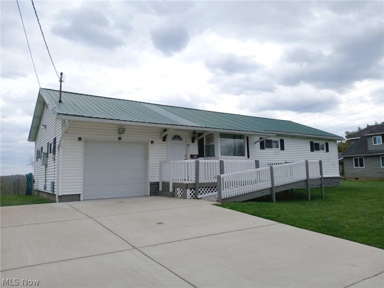 105 Newbanks Road, Parkersburg, WV - Photo 2