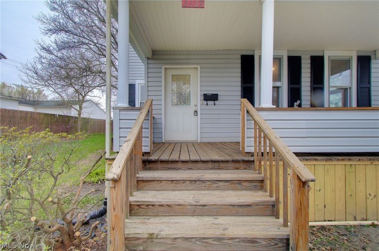 2135 Cherry Avenue, Alliance, OH - Photo 2