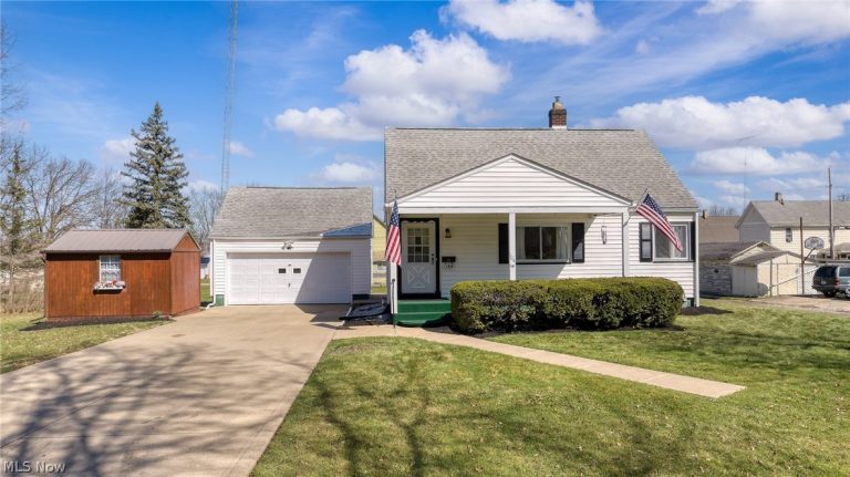 104 Carolina Avenue, Sebring, OH - Photo 3