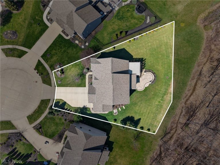 18079 Clare Court, Strongsville, OH - Photo 5
