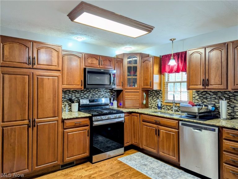 938 Florence Drive, Macedonia, OH - Photo 8