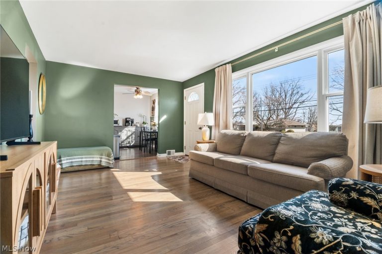 584 Hilbish Avenue, Akron, OH - Photo 4