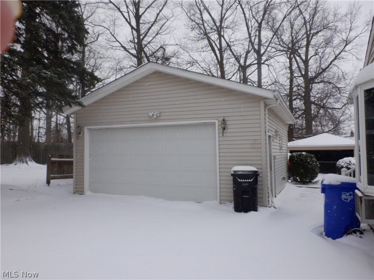6103 Westbrook Drive, Brook Park, OH - Photo 5
