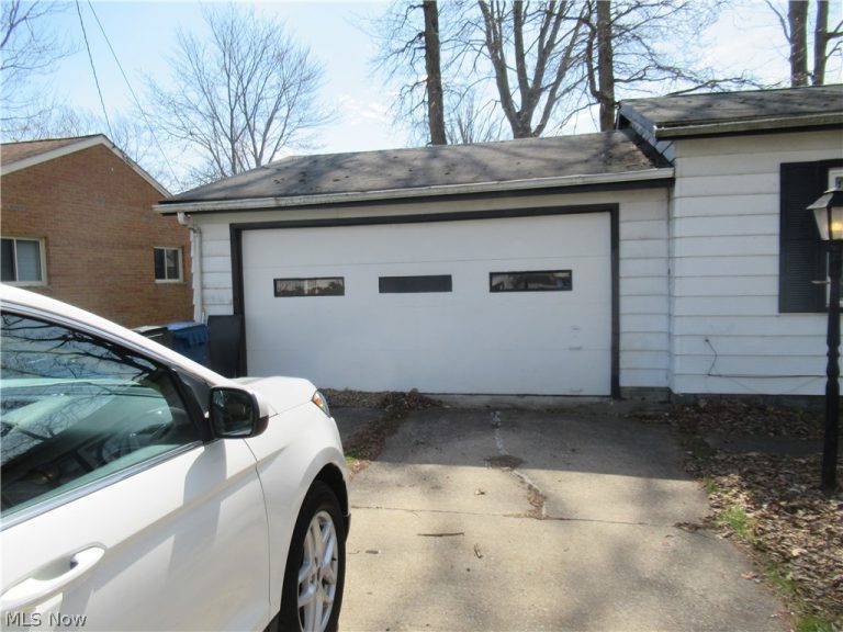 7594 Southland Drive, Mentor, OH - Photo 2