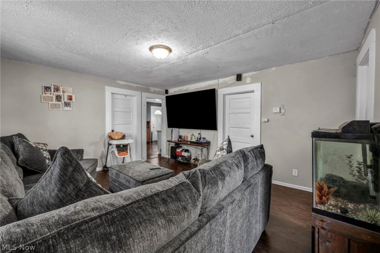 228 Gates, Elyria, OH - Photo 4