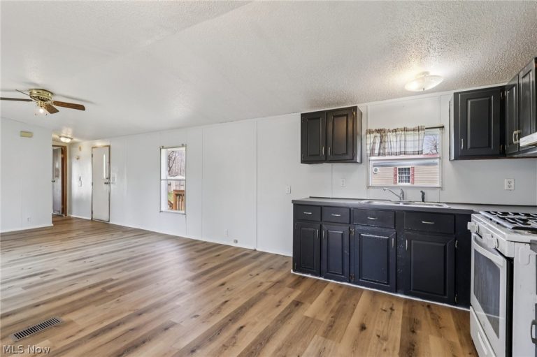 6800 Lake Road #21, Geneva, OH - Photo 5