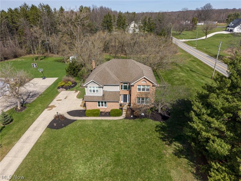 3201 Hardwood Hollow Road, Medina, OH - Photo 2