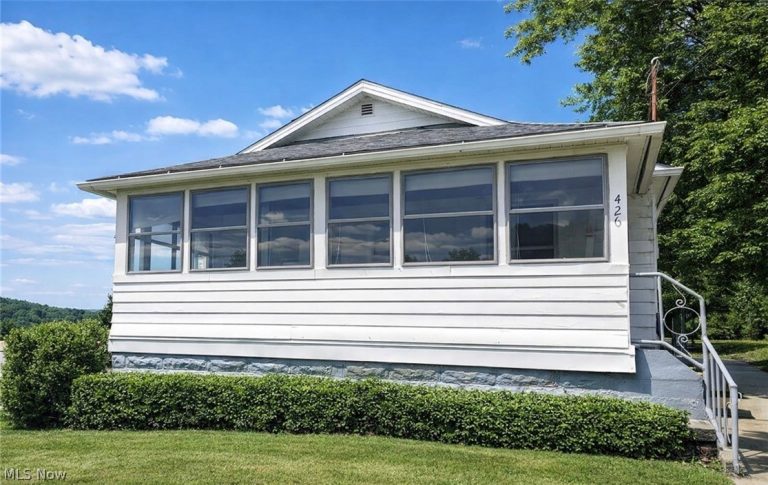 426 Queisner Avenue, Lowellville, OH, 44436