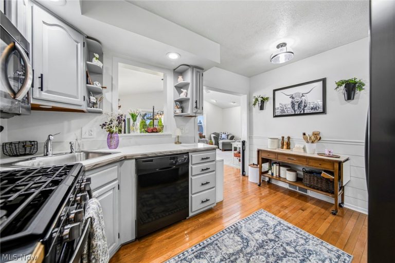 1714 294th Street, Wickliffe, OH - Photo 6