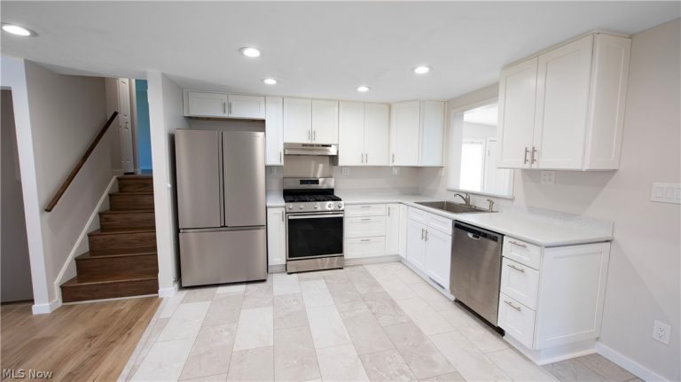348 Silver Meadows Boulevard, Kent, OH - Photo 4