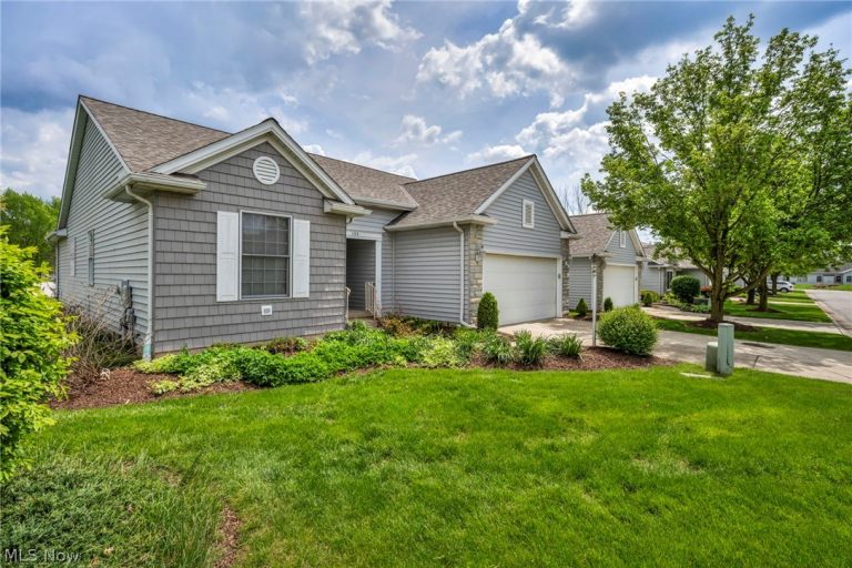 134 Stonehedge Drive, Elyria, OH - Photo 4