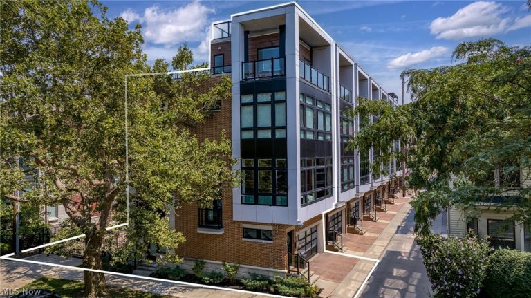 3118 Vine Court, Cleveland, OH - Photo 2