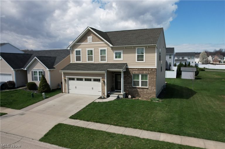 6138 Meadow Farm Lane, Lorain, OH - Photo 8