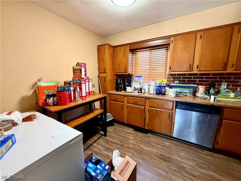 79 Grace Street, Bedford, OH - Photo 4