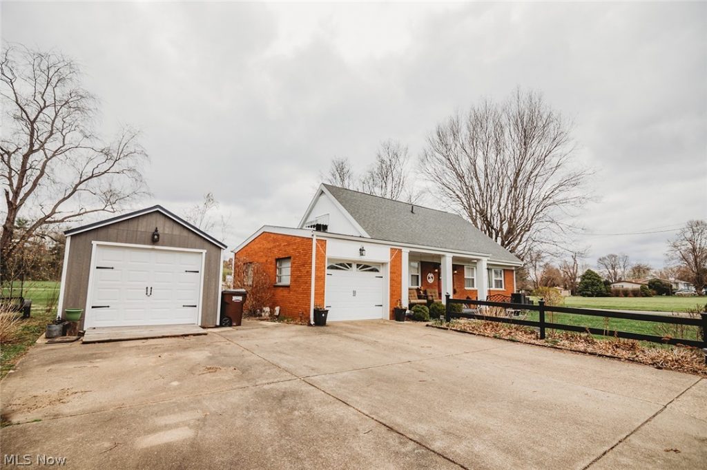 1102 4th Street, Belpre, OH