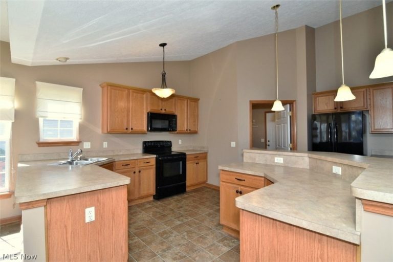 8337 Burlington Drive, North Ridgeville, OH - Photo 3