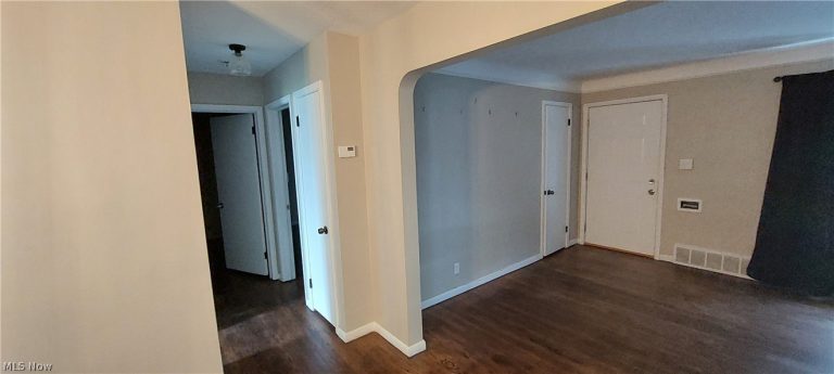 18310 Harvard Avenue, Cleveland, OH - Photo 4